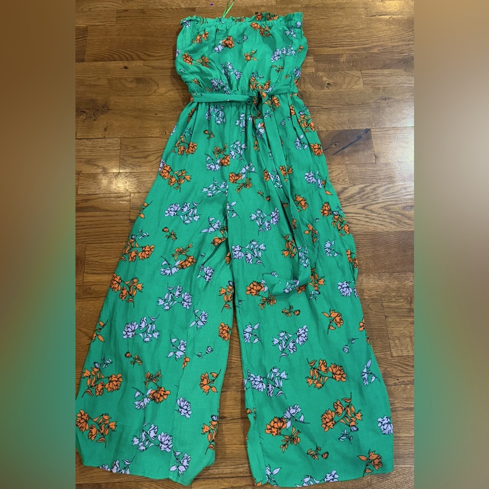 NWT. Lost + Wander. Strapless, Green & Floral Jumpsuit. Size Small.